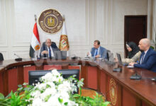 وزير العمل يعلن الانتهاء من فحص أوراق 4 لجان عمالية تمهيدًا لاعتمادها..