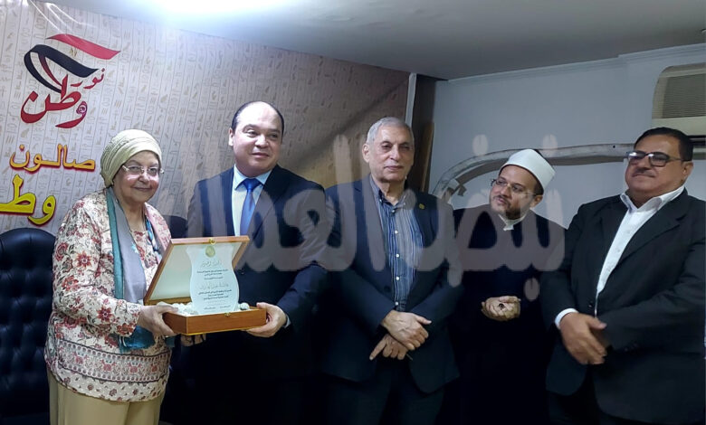 نور وطن» تكرّم عائشة عبد الهادي في صالون ثقافي بعنوان قامات عمالية صنعت تاريخ الوطن نور وطن» تكرّم عائشة عبد الهادي في صالون ثقافي بعنوان قامات عمالية صنعت تاريخ الوطن