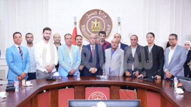 وزير العمل للصحفيين: انخفاض نسبة البطالة من 13% عام 2014 إلى 5.8%