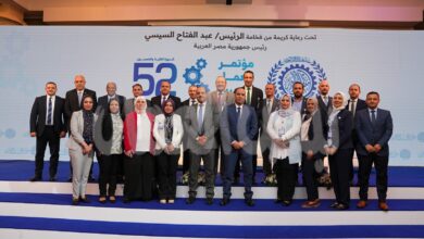 وزير العمل ورئيس مجلس إدارة منظمة العمل العربية والتقاط صورة تذكارية مع فريق وزارة العمل، تقديرًا للجهد الذي بذلوه طوال فترة انعقاد المؤتمر وزير العمل ورئيس مجلس إدارة منظمة العمل العربية والتقاط صورة تذكارية مع فريق وزارة العمل، تقديرًا للجهد الذي بذلوه طوال فترة انعقاد المؤتمر