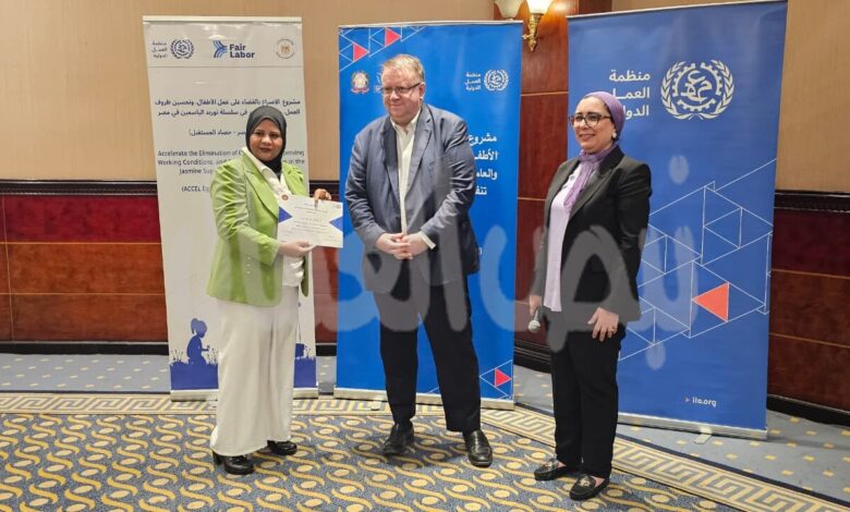 اختتام ملتقى “الإعلام وعمل الأطفال” بتوزيع شهادات المشاركة على الصحفيين والإعلاميين اختتام ملتقى “الإعلام وعمل الأطفال” بتوزيع شهادات المشاركة على الصحفيين والإعلاميين