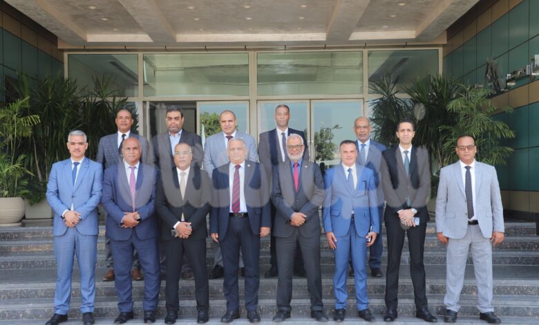 عباس صابر ومحمد قنديل يؤكدان من «غاز مصر»: التعاون بين الإدارة والنقابة ركيزة للاستقرار والنجاح عباس صابر ومحمد قنديل يؤكدان من «غاز مصر»: التعاون بين الإدارة والنقابة ركيزة للاستقرار والنجاح