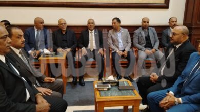 وزير العمل السابق ورئيس اتحاد العمال ورئيس نقابة البترول يؤدون واجب العزاء في والدة النائب محمد سعفان