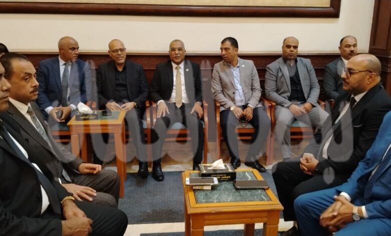 وزير العمل السابق ورئيس اتحاد العمال ورئيس نقابة البترول يؤدون واجب العزاء في والدة النائب محمد سعفان وزير العمل السابق ورئيس اتحاد العمال ورئيس نقابة البترول يؤدون واجب العزاء في والدة النائب محمد سعفان