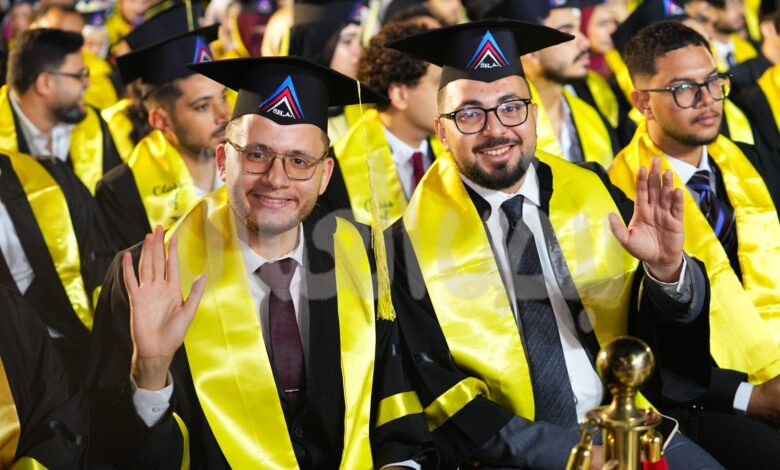 وزير العمل يشهد حفل التخرج السنوي لأكاديمية الشروق وزير العمل يشهد حفل التخرج السنوي لأكاديمية الشروق
