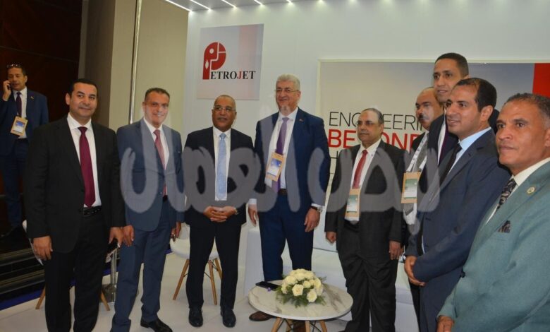 برئاسة المحاسب عباس صابر.. وفد النقابة العامة للعاملين بالبترول يشارك في مؤتمر ومعرض «موك 2026» بالإسكندرية برئاسة المحاسب عباس صابر.. وفد النقابة العامة للعاملين بالبترول يشارك في مؤتمر ومعرض «موك 2026» بالإسكندرية