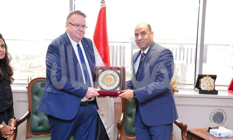وزير العمل لإيريك أوشلان في ختام مهمته مديرًا لمكتب منظمة العمل الدولية بالقاهرة: مصر ترحب بكم في أي وقت.. والتواصل مستمر تقديرًا لجهودكم وزير العمل لإيريك أوشلان في ختام مهمته مديرًا لمكتب منظمة العمل الدولية بالقاهرة: مصر ترحب بكم في أي وقت.. والتواصل مستمر تقديرًا لجهودكم